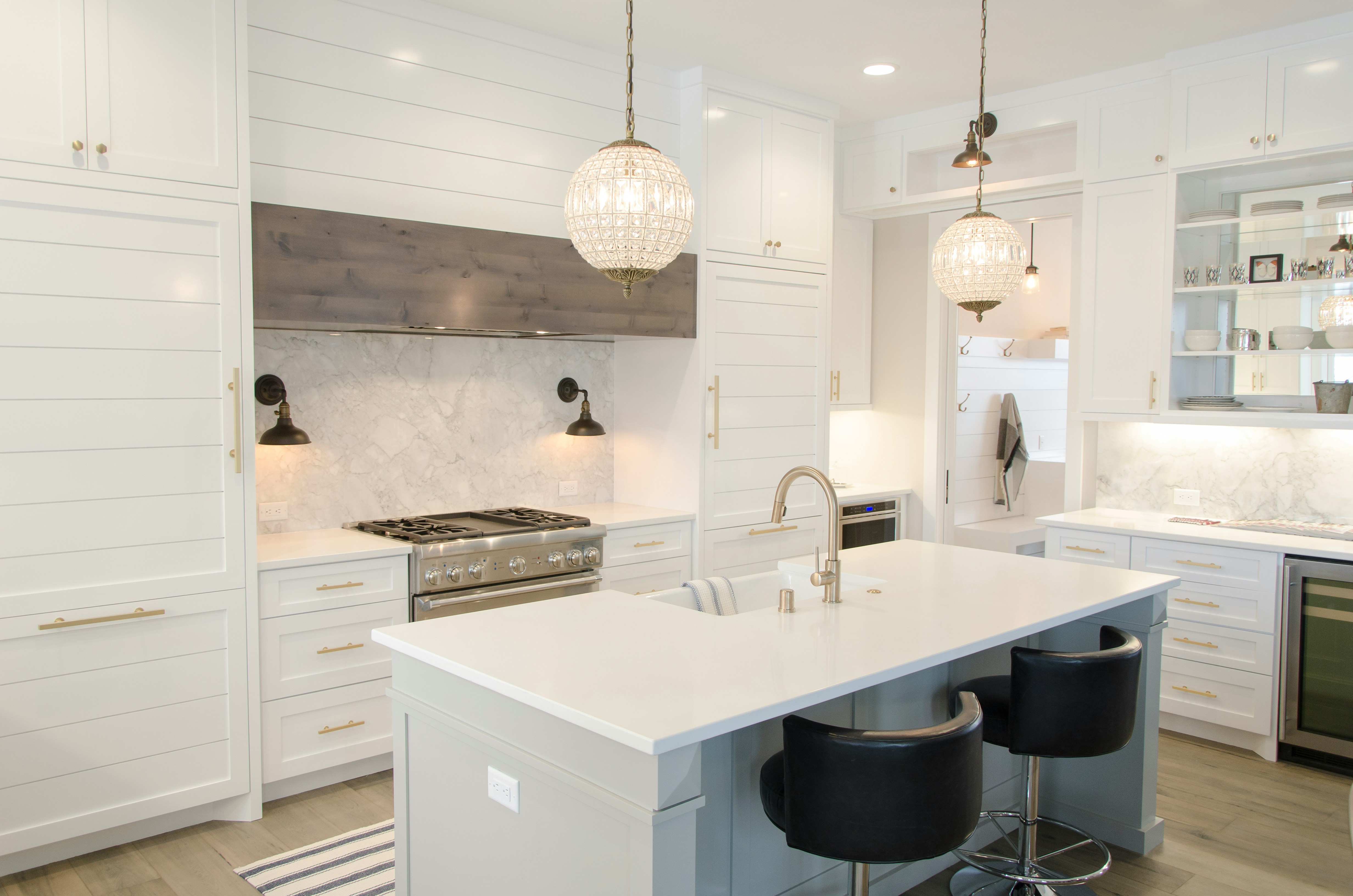 Reforma de cocina moderna con isla en Madrid